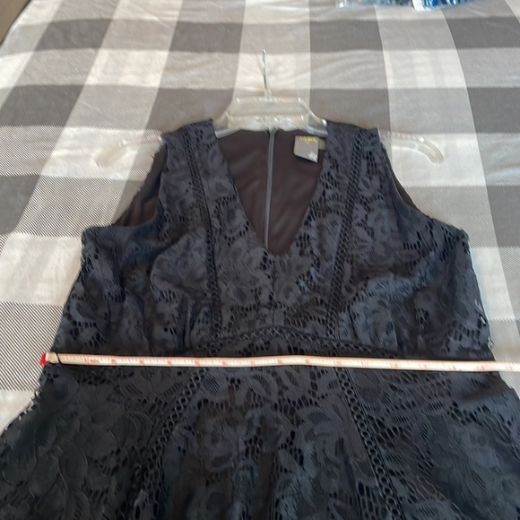 Taylor lace overlay dress - Picture 5 of 5